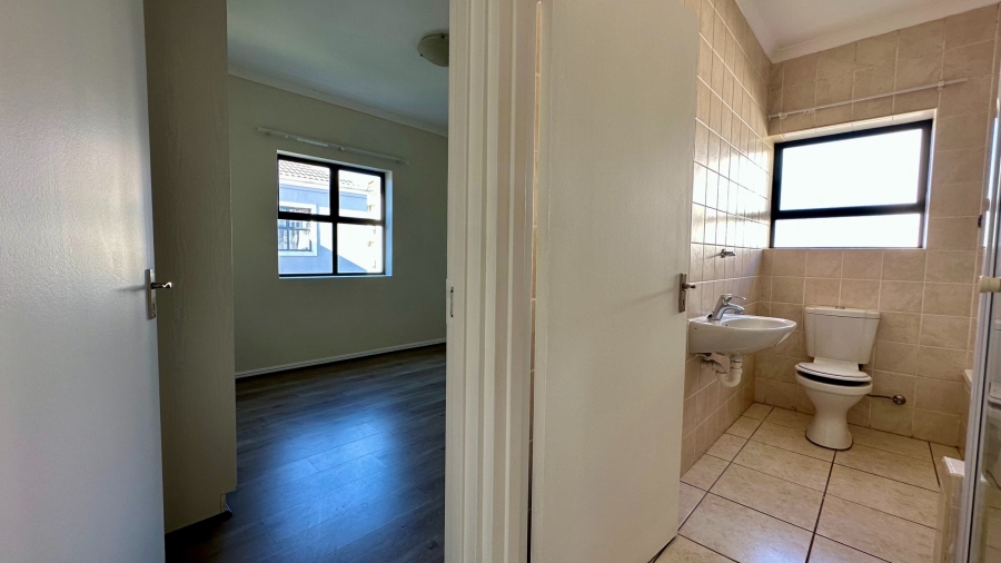 2 Bedroom Property for Sale in Heritage Park Western Cape